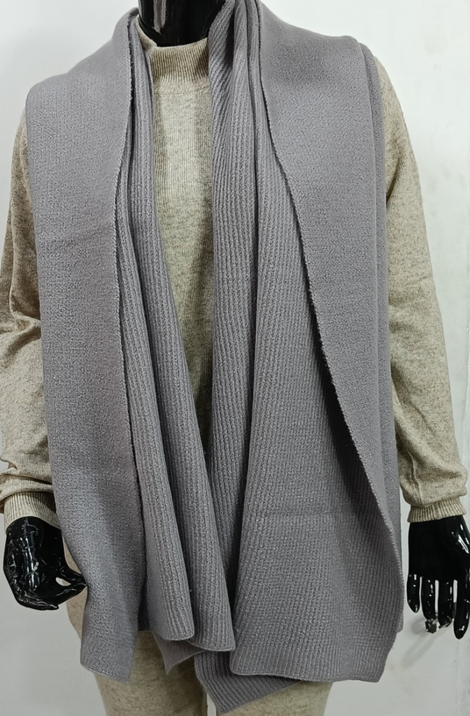 The texturef knit scarf style by diamond knitland
